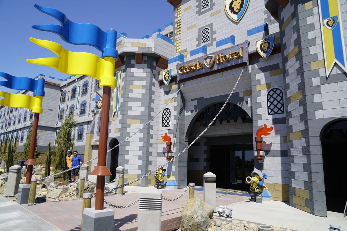 Staying at LEGOLAND Castle Hotel California - No Back Home